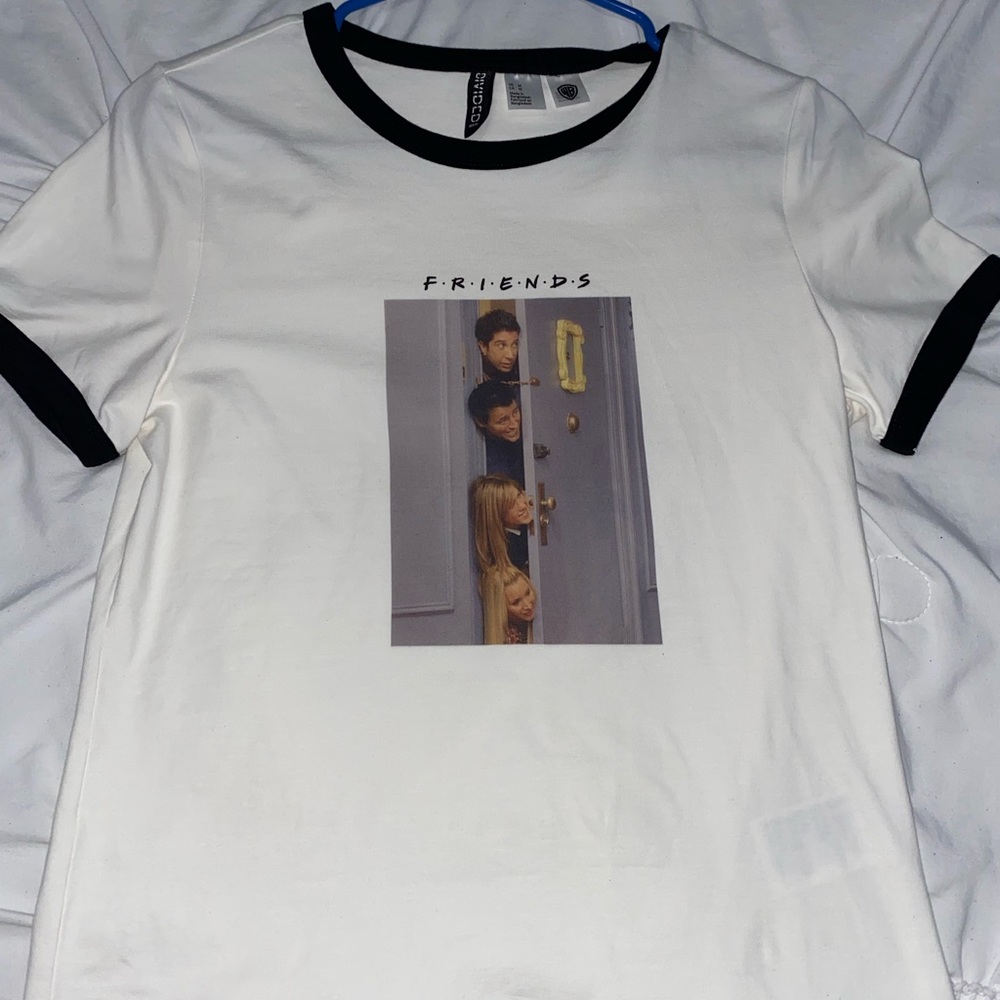 FRIENDS T SHIRT